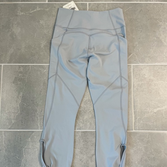 NWT Fabletics Breathe 2-Piece Outfit 💙 - Picture 12 of 15